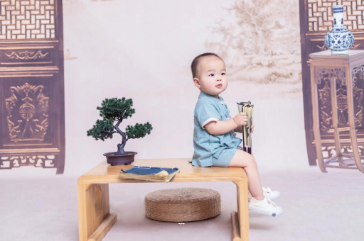 咸阳宝宝多久开始攒肚